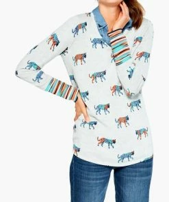 Outlet 🎁 Nic + Zoe Loopy Leopards Vital V-Neck Sweater in Blue Multi for 👩 women 🤩